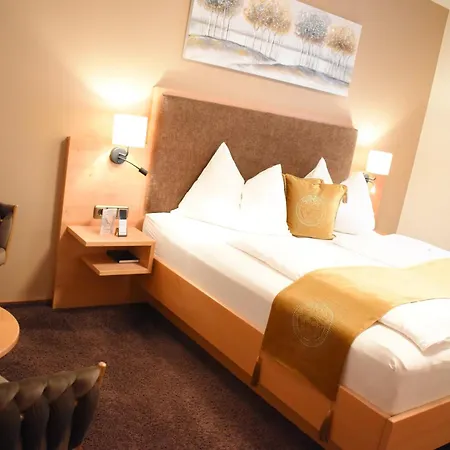 מלון Gartenhotel Kloepferkeller 3*